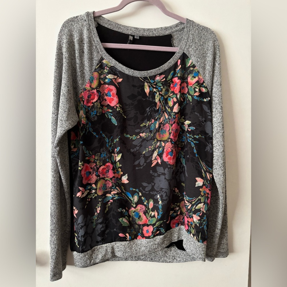 Kut from the Kloth Heather Gray Floral Top/Stitch Fix/ Chic/Size L